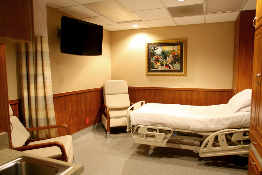GALLERY 17:  EXTENDED-STAY ROOM  / SURGERY CENTER